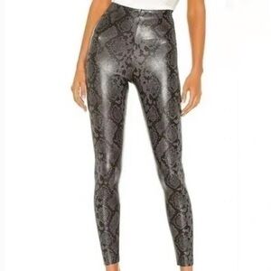 7 For All Mankind Snakeskin Print
Faux Leather Leggings‎ size medium NWT